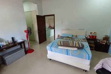 Oug 3 Storey Corner Semi D For Sale