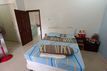 Oug 3 Storey Corner Semi D For Sale