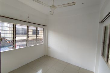 OUG/Taman United 3 Storey Semi D Facing Main Road For Rent