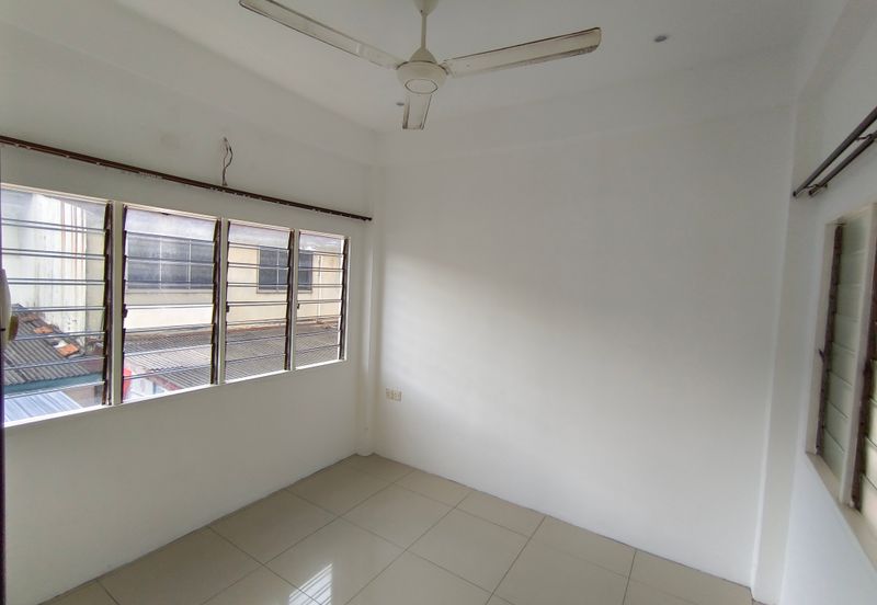 OUG/Taman United 3 Storey Semi D Facing Main Road For Rent