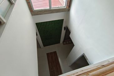 OUG/Taman United 3 Storey Semi D Facing Main Road For Rent