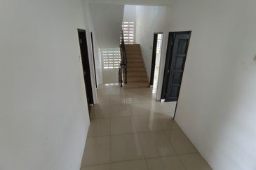 OUG/Taman United 3 Storey Semi D Facing Main Road For Rent