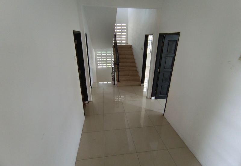 OUG/Taman United 3 Storey Semi D Facing Main Road For Rent