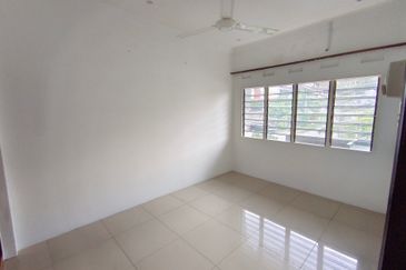 OUG/Taman United 3 Storey Semi D Facing Main Road For Rent