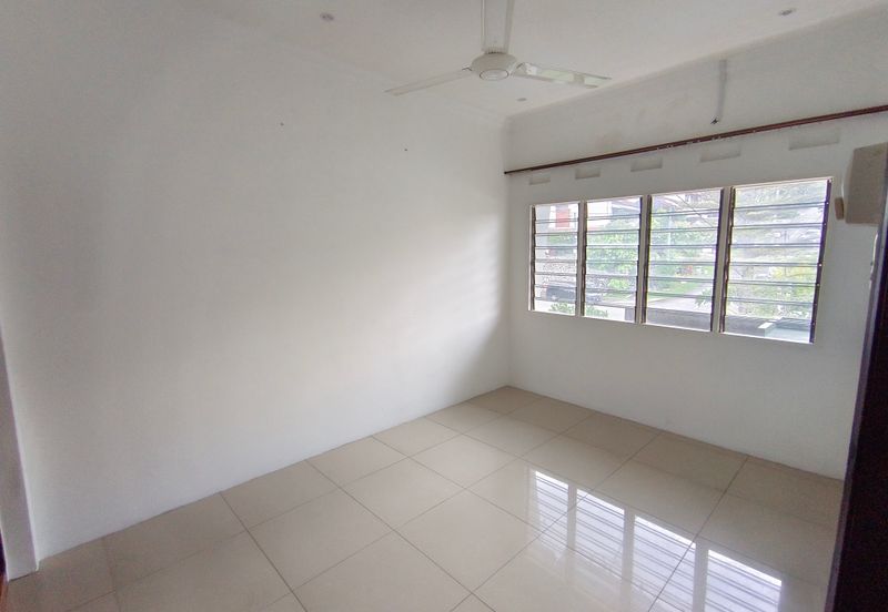 OUG/Taman United 3 Storey Semi D Facing Main Road For Rent