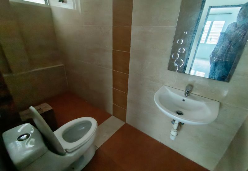 OUG/Taman United 3 Storey Semi D Facing Main Road For Rent