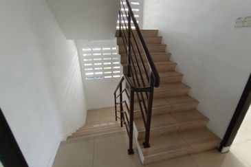 OUG/Taman United 3 Storey Semi D Facing Main Road For Rent