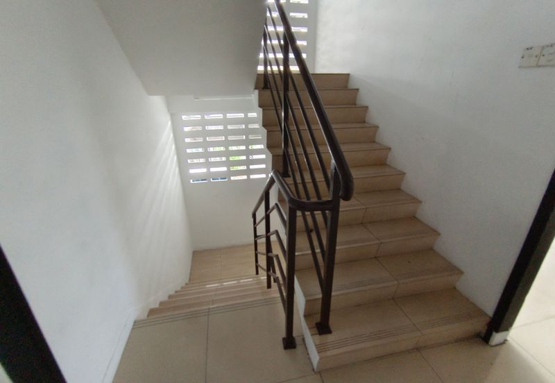 OUG/Taman United 3 Storey Semi D Facing Main Road For Rent