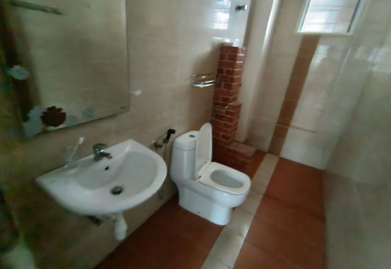 OUG/Taman United 3 Storey Semi D Facing Main Road For Rent