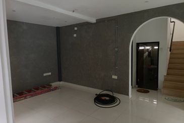 OUG/Taman United 3 Storey Semi D Facing Main Road For Rent