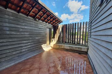 OUG/Taman United 3 Storey Semi D Facing Main Road For Rent