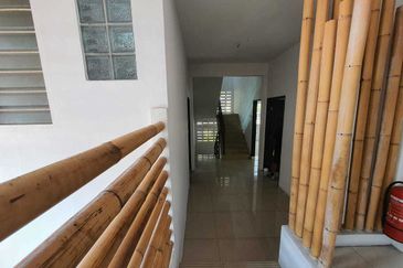OUG/Taman United 3 Storey Semi D Facing Main Road For Rent