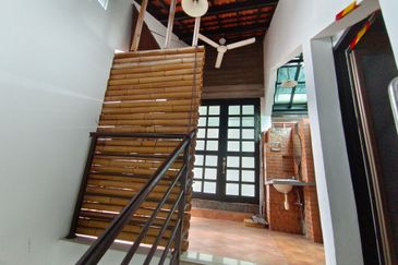 OUG/Taman United 3 Storey Semi D Facing Main Road For Rent