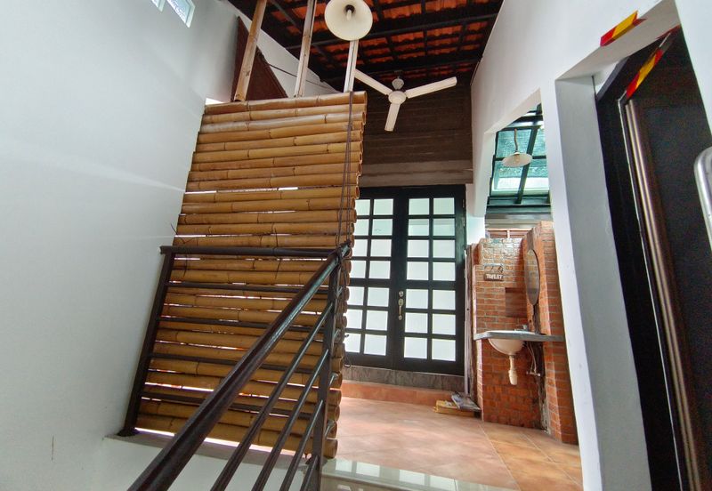 OUG/Taman United 3 Storey Semi D Facing Main Road For Rent