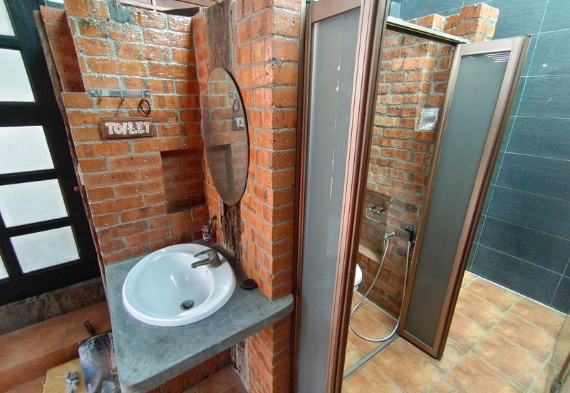 OUG/Taman United 3 Storey Semi D Facing Main Road For Rent