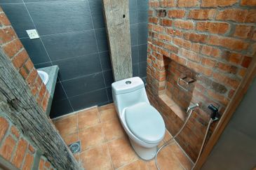 OUG/Taman United 3 Storey Semi D Facing Main Road For Rent