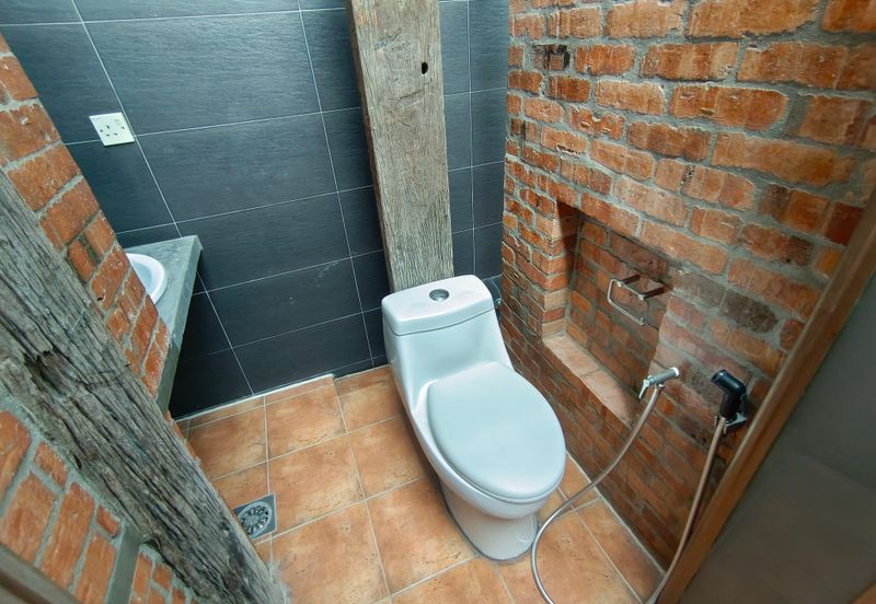 OUG/Taman United 3 Storey Semi D Facing Main Road For Rent