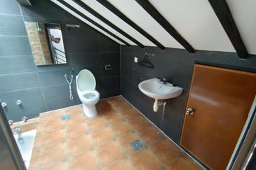 OUG/Taman United 3 Storey Semi D Facing Main Road For Rent