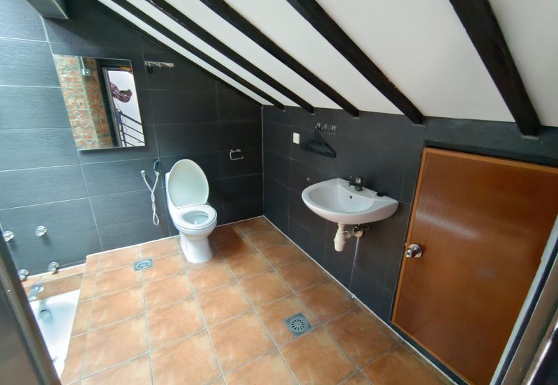 OUG/Taman United 3 Storey Semi D Facing Main Road For Rent