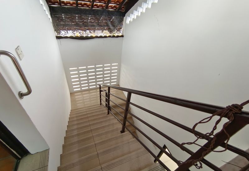 OUG/Taman United 3 Storey Semi D Facing Main Road For Rent