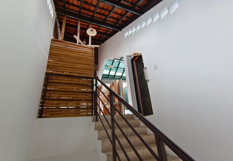 OUG/Taman United 3 Storey Semi D Facing Main Road For Rent