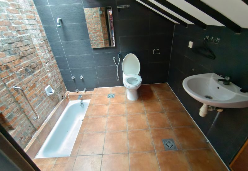 OUG/Taman United 3 Storey Semi D Facing Main Road For Rent