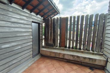 OUG/Taman United 3 Storey Semi D Facing Main Road For Rent