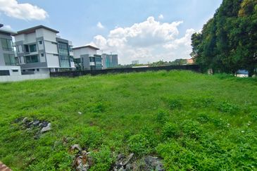 OUG/Taman Yarl Individual Bungalow Land For Sale