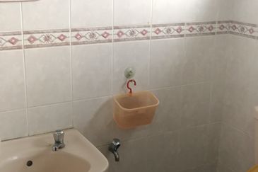 Oug 2 Storey Terrace Corner House For Rent