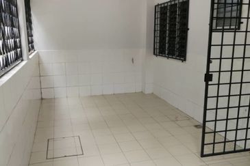 Oug/Happy Garden 2 Storey Gated Guarded Terrace House For Rent