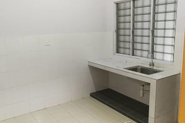 Oug/Happy Garden 2 Storey Gated Guarded Terrace House For Rent