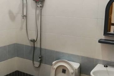 Oug/Happy Garden 2 Storey Gated Guarded Terrace House For Rent