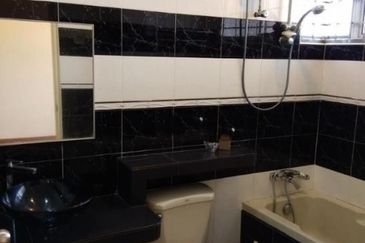 Oug/Happy Garden 2 Storey Gated Guarded Terrace House For Rent