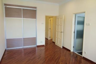 Oug/Happy Garden 2 Storey Gated Guarded Terrace House For Rent