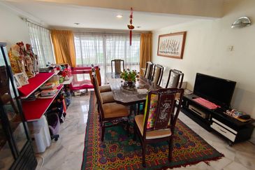 Oug 2 Storey Bungalow at peaceful environment for Sale