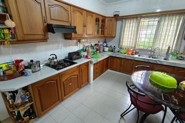 Oug 2 Storey Bungalow at peaceful environment for Sale