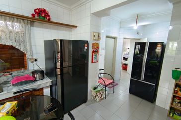 Oug 2 Storey Bungalow at peaceful environment for Sale