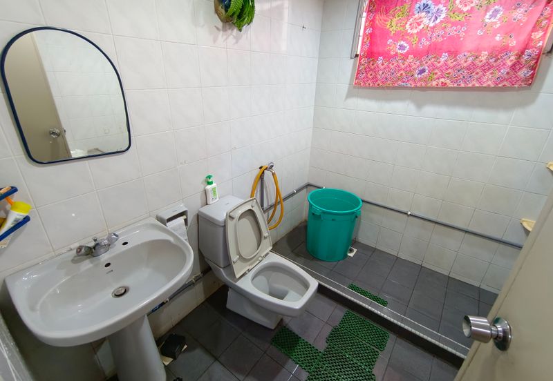 Oug 2 Storey Bungalow at peaceful environment for Sale