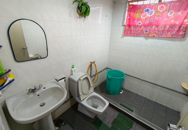 Oug 2 Storey Bungalow at peaceful environment for Sale