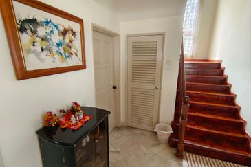 Oug 2 Storey Bungalow at peaceful environment for Sale