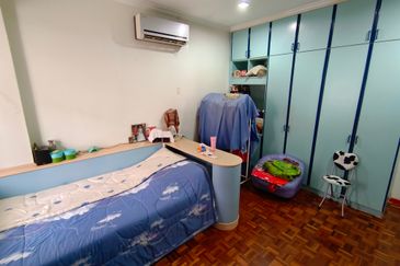 Oug 2 Storey Bungalow at peaceful environment for Sale