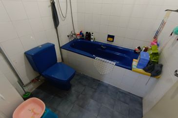 Oug 2 Storey Bungalow at peaceful environment for Sale