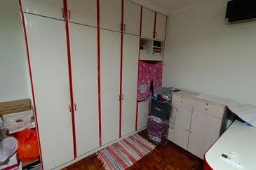 Oug 2 Storey Bungalow at peaceful environment for Sale