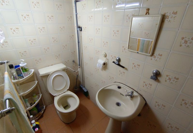 Oug 2 Storey Bungalow High Hill Area for Sale