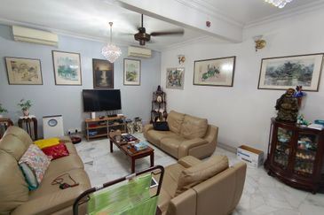 Oug 2 Storey Bungalow High Hill Area for Sale