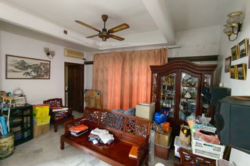 Oug 2 Storey Bungalow High Hill Area for Sale