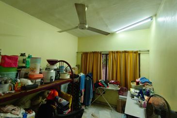 Oug 2 Storey Bungalow High Hill Area for Sale