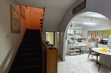 Oug 2 Storey Bungalow High Hill Area for Sale