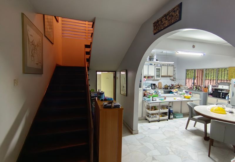 Oug 2 Storey Bungalow High Hill Area for Sale