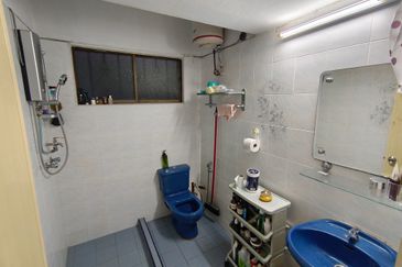 Oug 2 Storey Bungalow High Hill Area for Sale